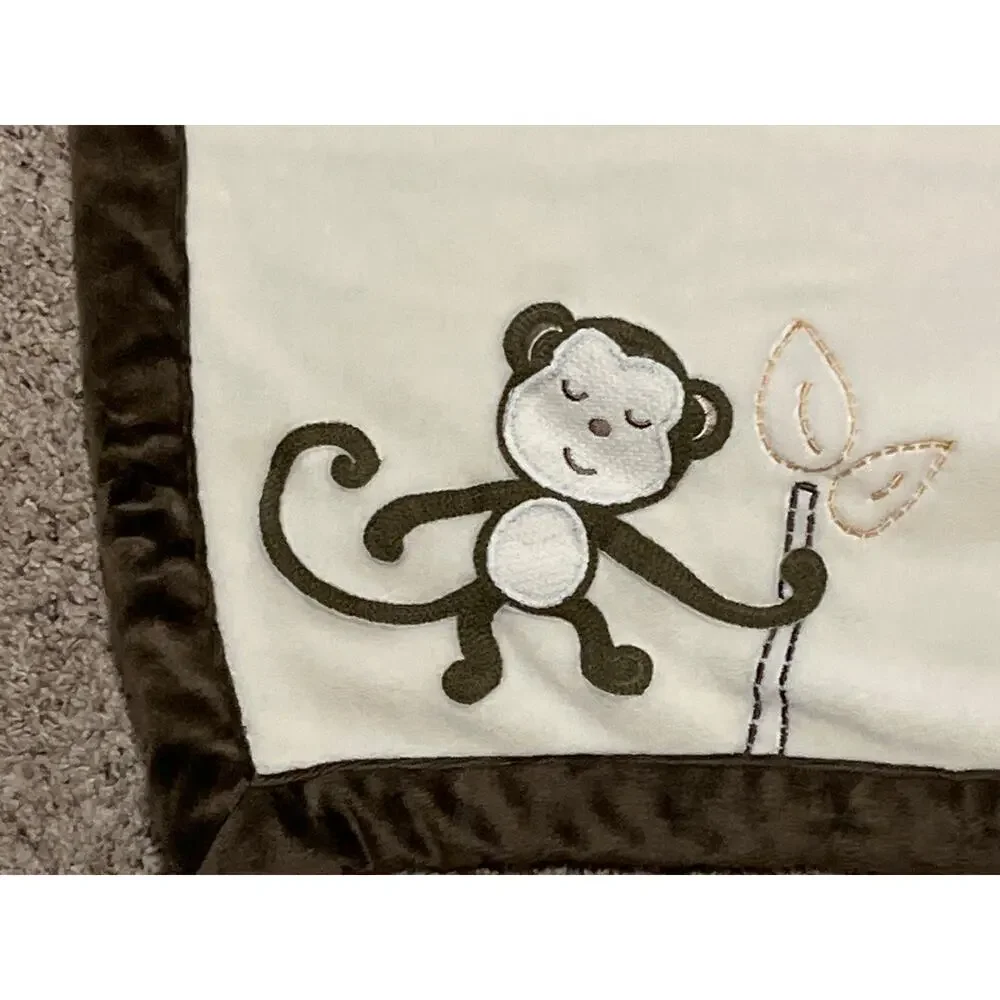 Nojo Dreamy Nights Safari Elephant Monkey Giraffe Moon Blankets (2) - Picture 3 of 12